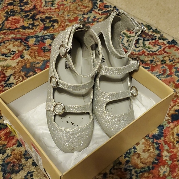 MK SILVER SHOES - Picture 1 of 3